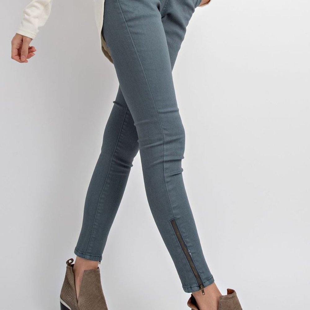 NWT Easel High Rise Pants in Washed Steel Blue Tie front, Zippers at Ankle